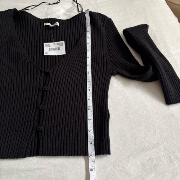 Black Ribbed Button-Up Cardigan - Picture 4 of 7